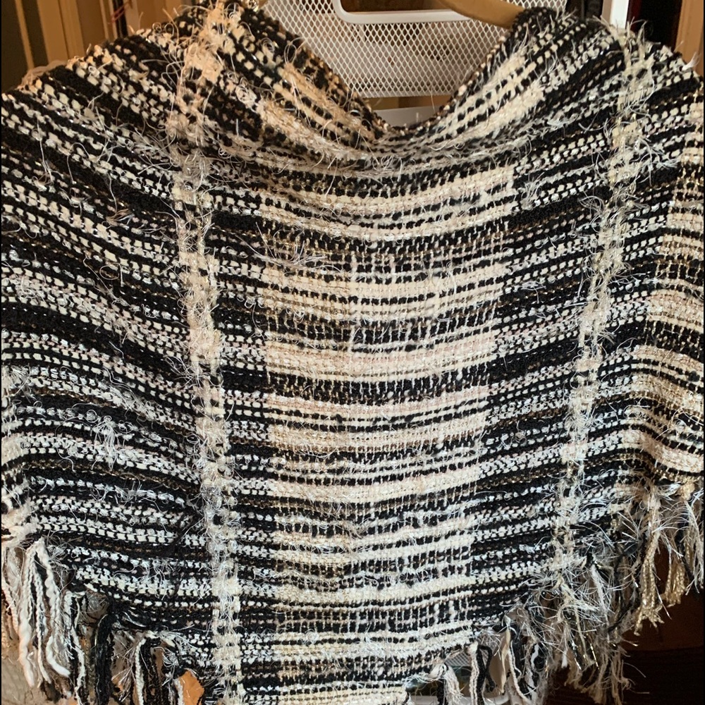Handwoven fringed scarf/shawl